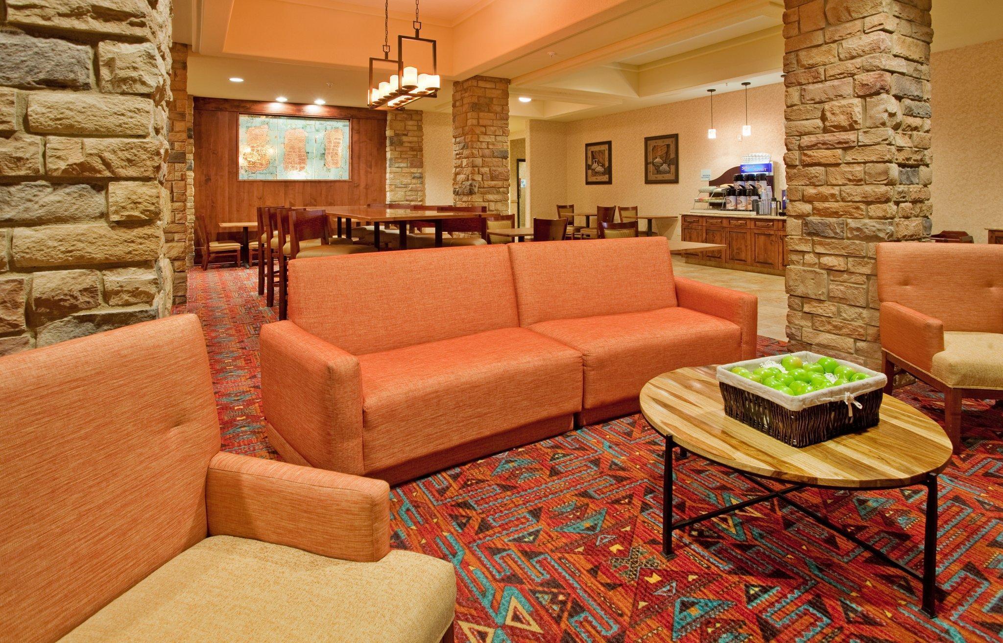 Holiday Inn Express & Suites Gallup East By Ihg Exterior foto